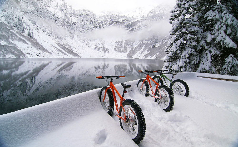 Зима какие велосипеды. Фэт-байк Rocky Mountain Blizzard. Фэтбайк зима. Фэтбайк в горах. Велосипед для снега.